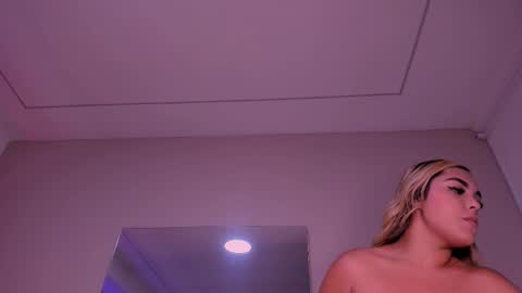 Snapshot of violeta_abel chatting on 11.28.25 Violeta online show from 11.28.25