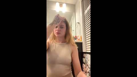 Snapshot of violetcams_xo chatting on 05.08.26 violetcams_xo online show from 05.08.26