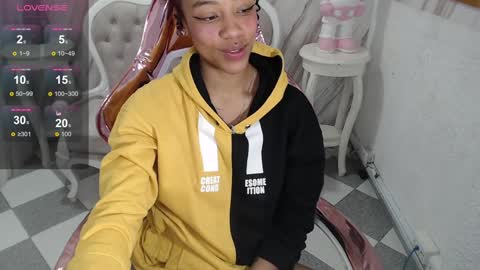 Snapshot of violeth_b chatting on 12.27.24 violeth_b online show from 12.27.24