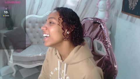 Snapshot of violeth_b chatting on 01.08.25 violeth_b online show from 01.08.25