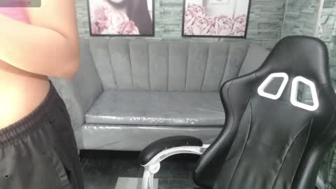 Snapshot of violeth_b chatting on 10.04.25 violeth_b online show from 10.04.25