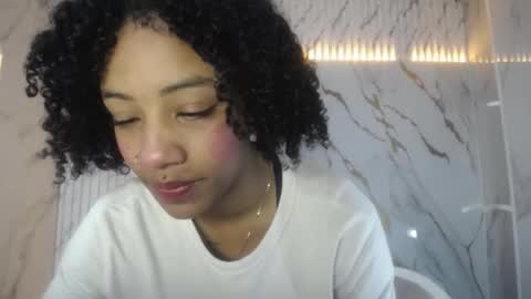 Snapshot of violeth_b chatting on 10.07.25 violeth_b online show from 10.07.25