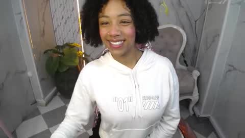 Snapshot of violeth_b chatting on 10.17.25 violeth_b online show from 10.17.25