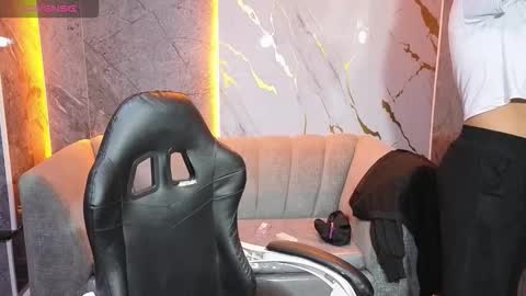 Snapshot of violeth_b chatting on 10.21.25 violeth_b online show from 10.21.25