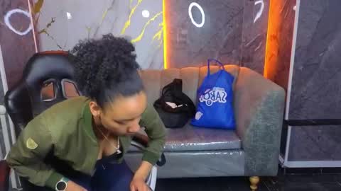 Snapshot of violeth_b chatting on 11.10.25 violeth_b online show from 11.10.25