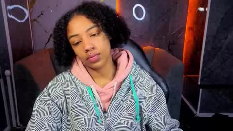 Snapshot of violeth_b chatting on 11.17.25 violeth_b online show from 11.17.25