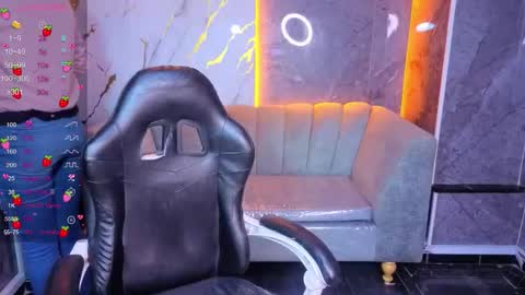 Snapshot of violeth_b chatting on 11.21.25 violeth_b online show from 11.21.25