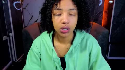 Snapshot of violeth_b chatting on 12.03.25 violeth_b online show from 12.03.25