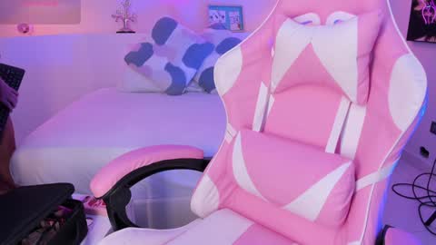 Violeth Hill online show from 01.28.25