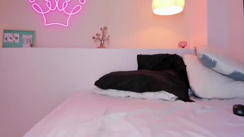 Violeth Hill online show from 02.27.25