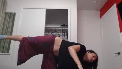 Violet Hooper online show from 02.12.26