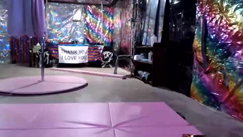 Violet Hooper online show from 06.08.26