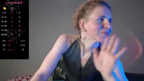 Violet  next stream December 6 online show from 01.26.25