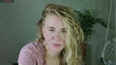 Violet  next stream December 6 online show from 09.12.25