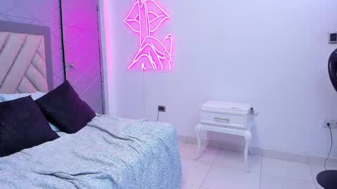 Violet Rousse online show from 01.27.25