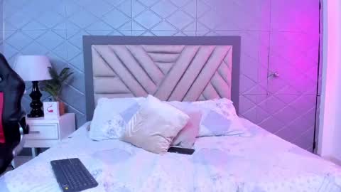 Violet Rousse online show from 02.25.25