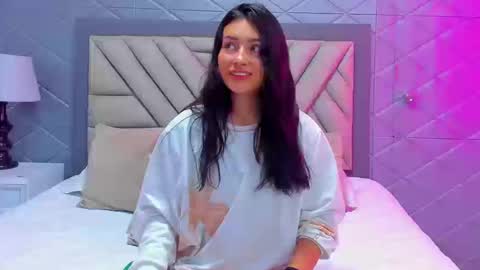 Violet Rousse online show from 09.18.25