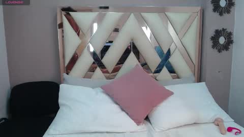 V I O L E T T E  online show from 02.15.26