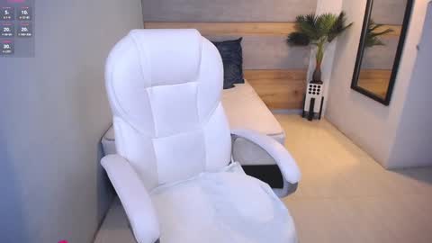 Snapshot of violetta_rainbow chatting on 12.12.24 Violetta online show from 12.12.24