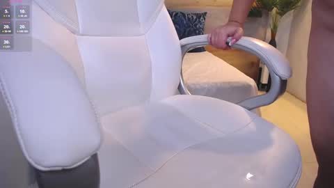 Snapshot of violetta_rainbow chatting on 01.25.25 Violetta online show from 01.25.25