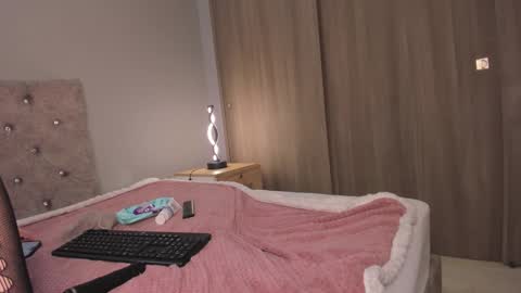 violetta independent model online show from 12.29.24