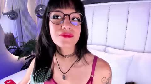 Snapshot of violettacolinss chatting on 06.23.26 violettacolinss online show from 06.23.26