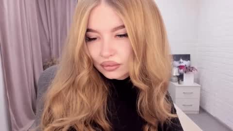 Snapshot of violettaotis chatting on 12.14.24 ViolettaOtis online show from 12.14.24