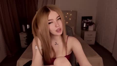 Snapshot of violettaotis chatting on 01.17.25 ViolettaOtis online show from 01.17.25