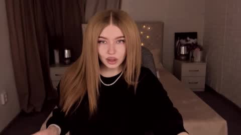 Snapshot of violettaotis chatting on 01.29.25 ViolettaOtis online show from 01.29.25