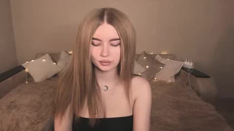 Snapshot of violettaotis chatting on 02.02.25 ViolettaOtis online show from 02.02.25