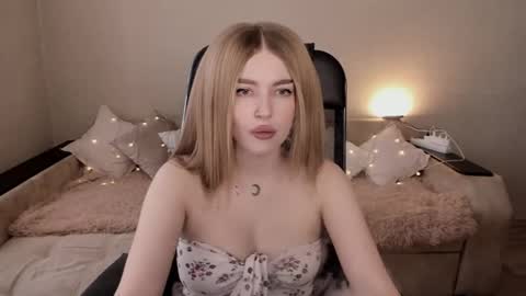 Snapshot of violettaotis chatting on 02.17.25 ViolettaOtis online show from 02.17.25