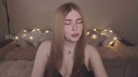 Snapshot of violettaotis chatting on 11.06.25 ViolettaOtis online show from 11.06.25