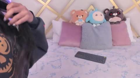 Snapshot of violettbloss chatting on 01.21.25 Violeta online show from 01.21.25