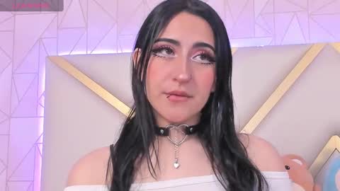 Snapshot of violettbloss chatting on 01.28.25 Violeta online show from 01.28.25