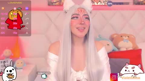 Snapshot of violettbloss chatting on 10.31.25 Violeta online show from 10.31.25