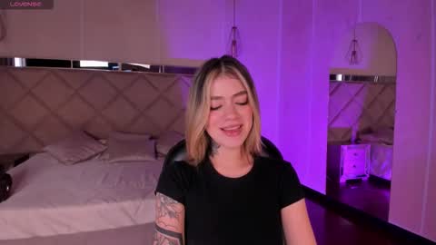 Violett  online show from 11.17.25