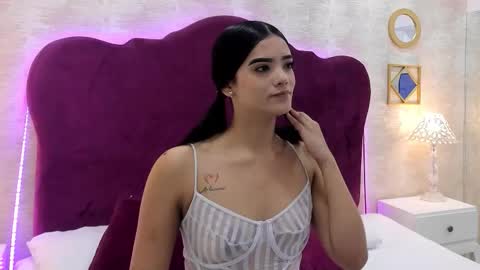 Snapshot of violettjhonson chatting on 12.22.25 ViolettJhonson online show from 12.22.25