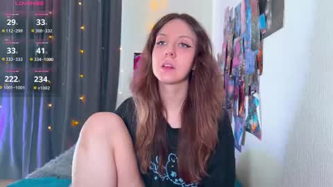 Snapshot of violettmo0n chatting on 07.07.26 Next stream 1522026 400 GMT 3 online show from 07.07.26