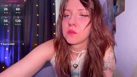 Snapshot of violettmo0n chatting on 07.15.26 Next stream 1522026 400 GMT 3 online show from 07.15.26