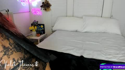 Violet Flowers online show from 06.02.26