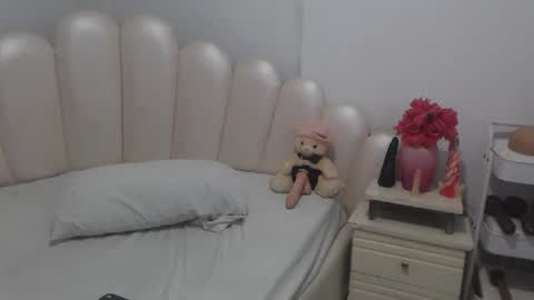 violetxia_ online show from 05.20.26