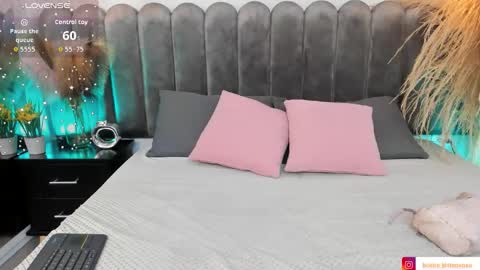 VIOLLET online show from 10.12.25