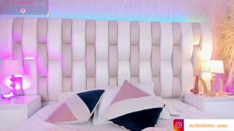 VIOLLET online show from 02.28.26