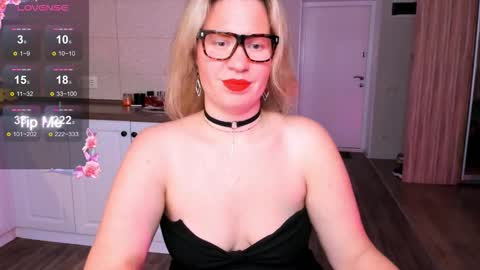 Snapshot of vip_juicy chatting on 09.29.25 VelvettTime online show from 09.29.25