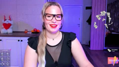 Snapshot of vip_juicy chatting on 11.20.25 VelvettTime online show from 11.20.25