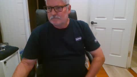 Snapshot of viper654321 chatting on 10.08.25 viper654321 online show from 10.08.25