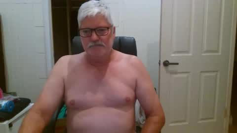 Snapshot of viper654321 chatting on 12.01.25 viper654321 online show from 12.01.25