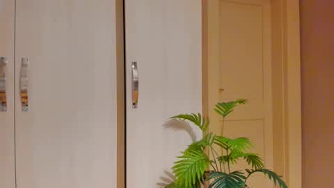 Snapshot of viraglow chatting on 11.17.25 viraglow online show from 11.17.25