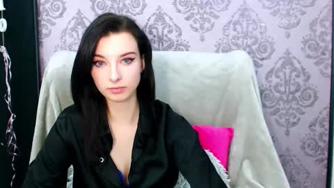 Snapshot of virgiluna chatting on 12.03.25 VirginLuna online show from 12.03.25