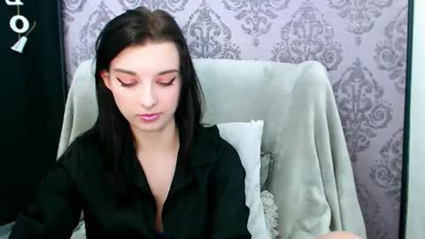 Snapshot of virgiluna chatting on 01.12.26 VirginLuna online show from 01.12.26